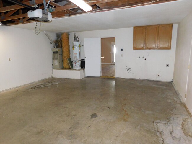 Building Photo - Gorgeous 3 Bed 2 Bath House in a Great Neighborhood