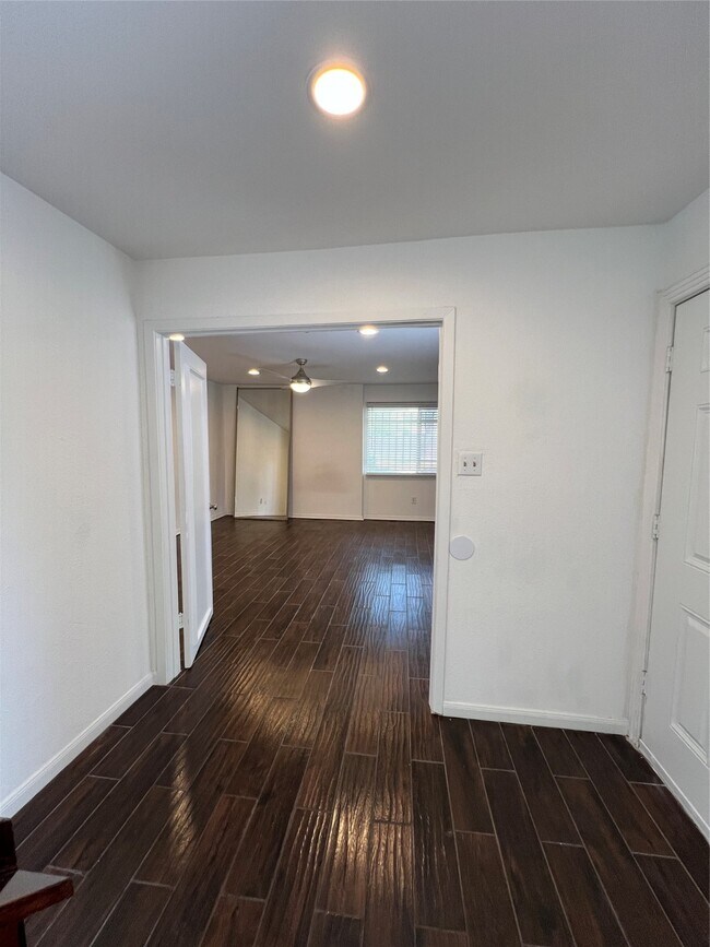 Building Photo - 2372 Woodland Park Dr