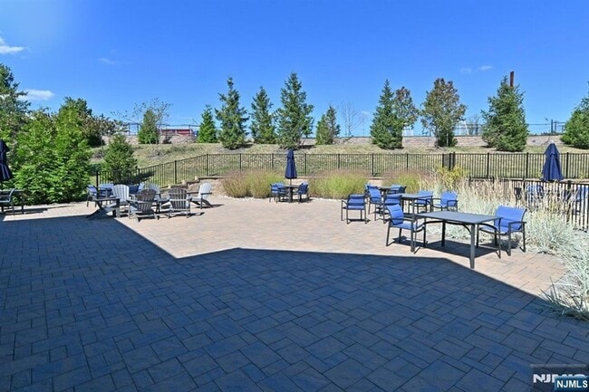Building Photo - 31 Hearthstone Ct