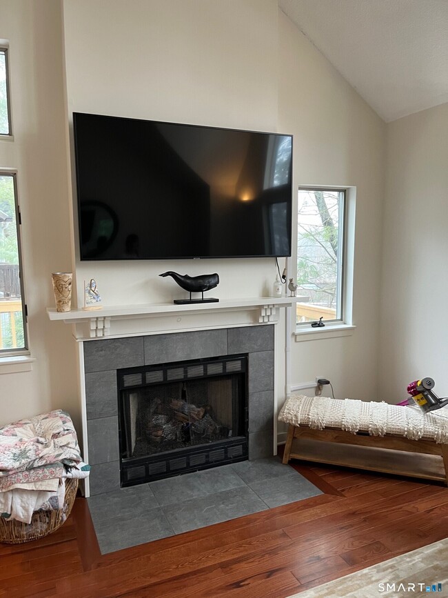 Building Photo - 6 Timberline Dr