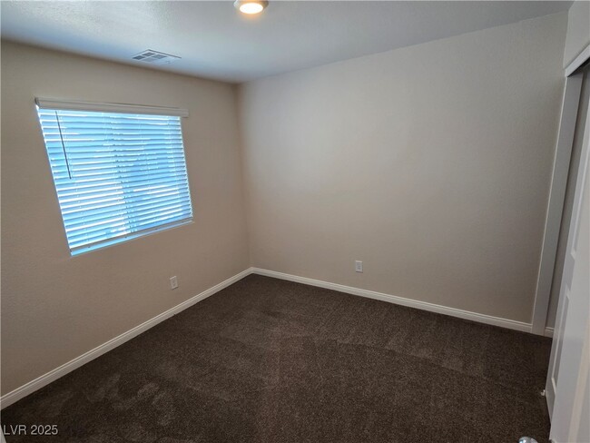 Building Photo - 531 Thistleberry Ave
