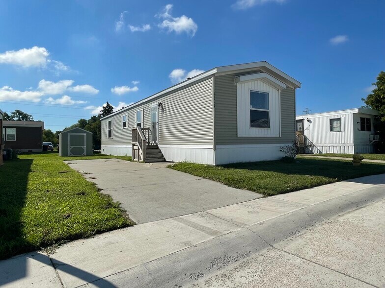 Building Photo - 15864 Marentette Dr