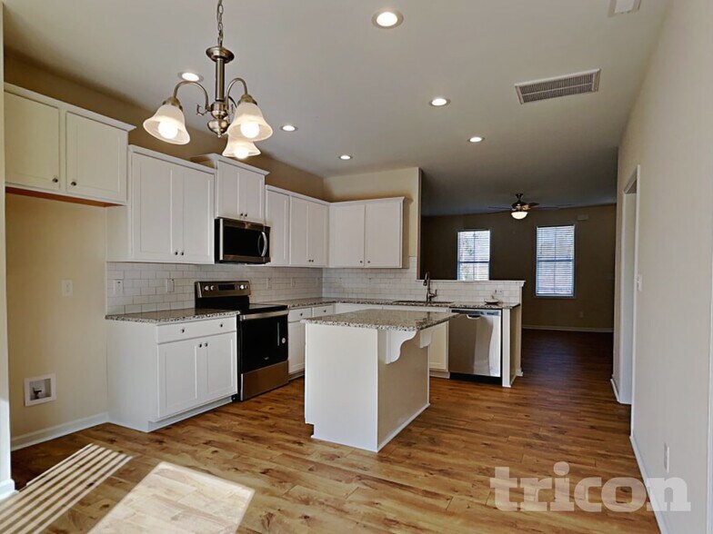 Building Photo - 116 Greenhouse St