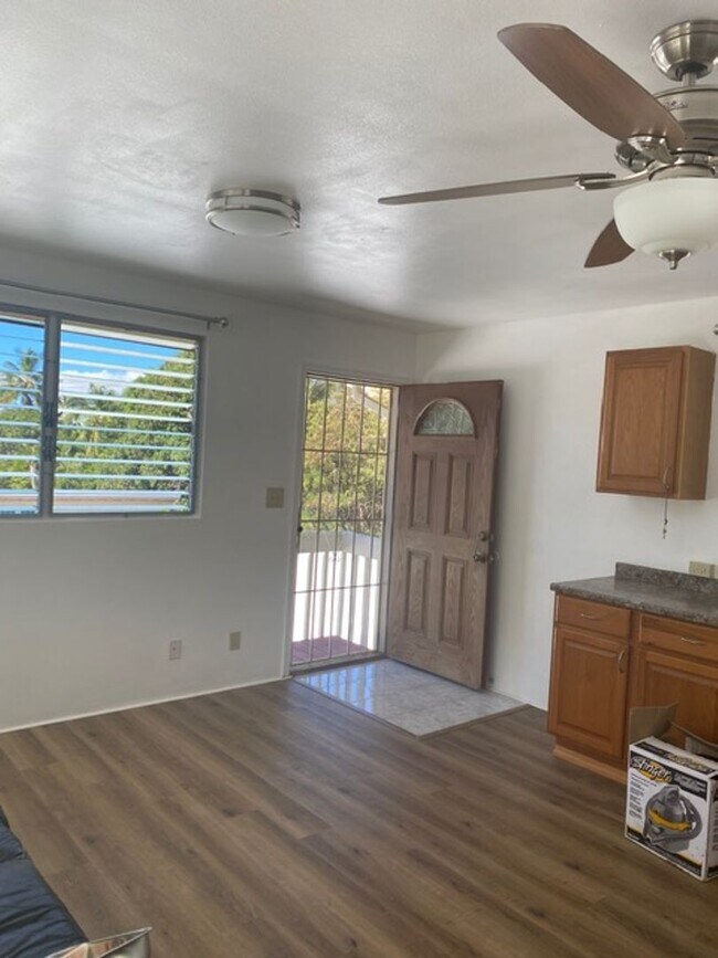 Building Photo - 1 BEDROOM, 1BATH UNIT UTILITIES INCLUDED-PEARLCITY