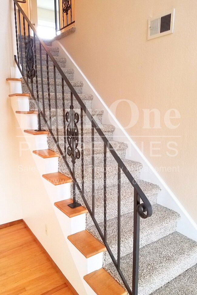 Building Photo - Beautiful 4-Bedroom Single Family Home wit...
