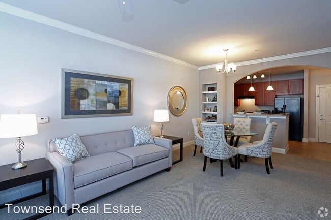 Building Photo - 730 Villagio Pl