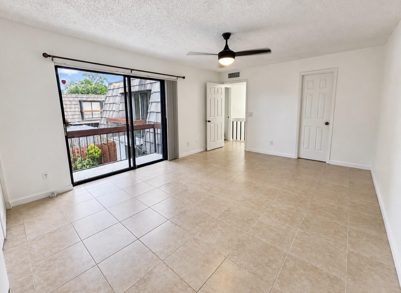 Building Photo - 4039 Palm Bay Cir