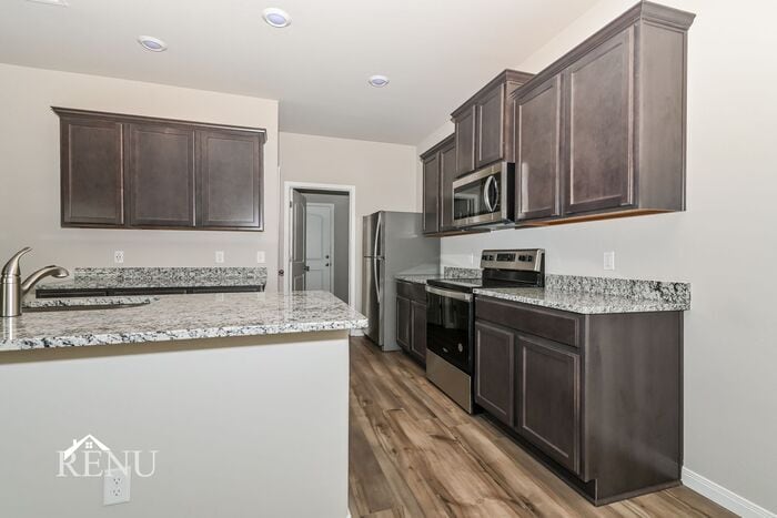 Building Photo - 1613 Maroon Dr