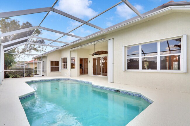 Building Photo - 1252 SW Bent Pine Cove