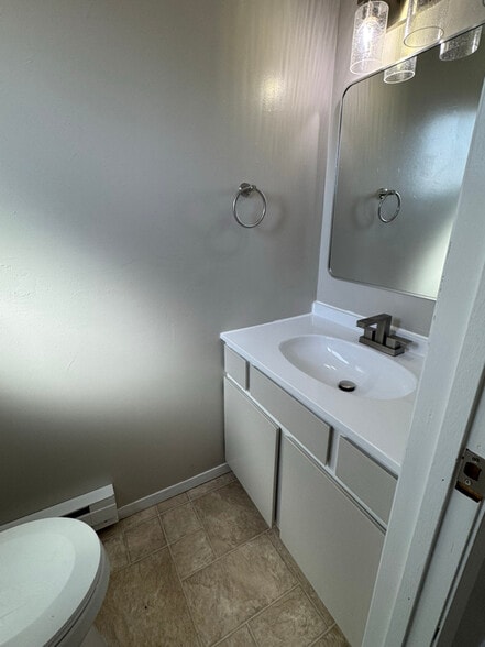 Building Photo - 833 W 350 S