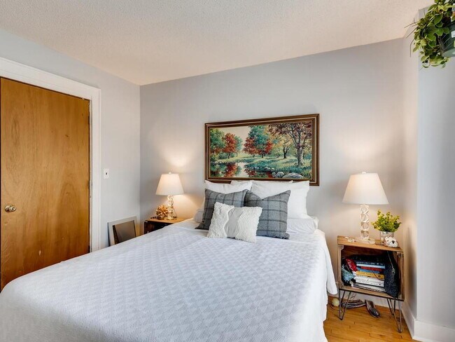 Building Photo - Rare Find: 2BR With Private Rooftop Deck, Bryn Mawr