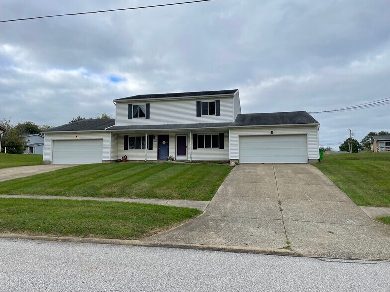 Primary Photo - 1831 Cloveridge Dr