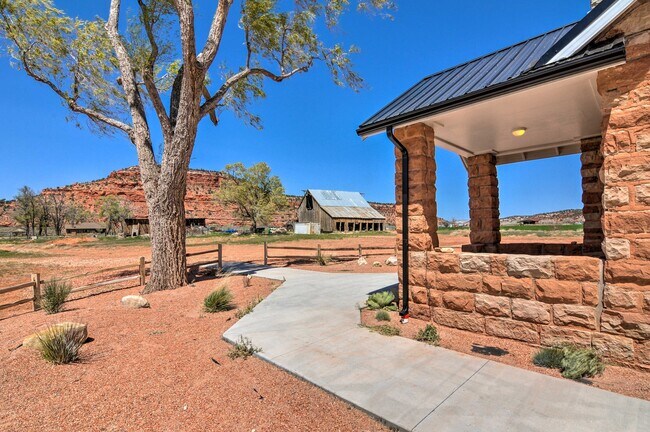 Building Photo - 652 N Crescent Butte Trail