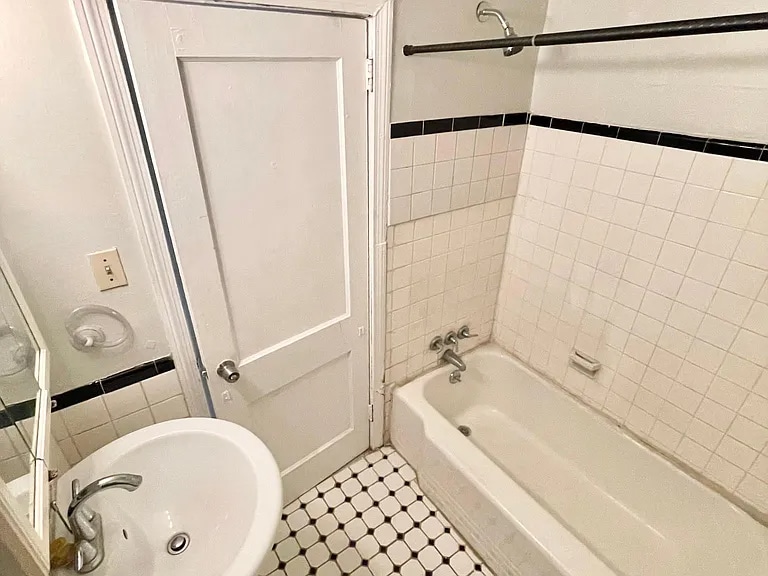 Building Photo - 69 Sayers Ave