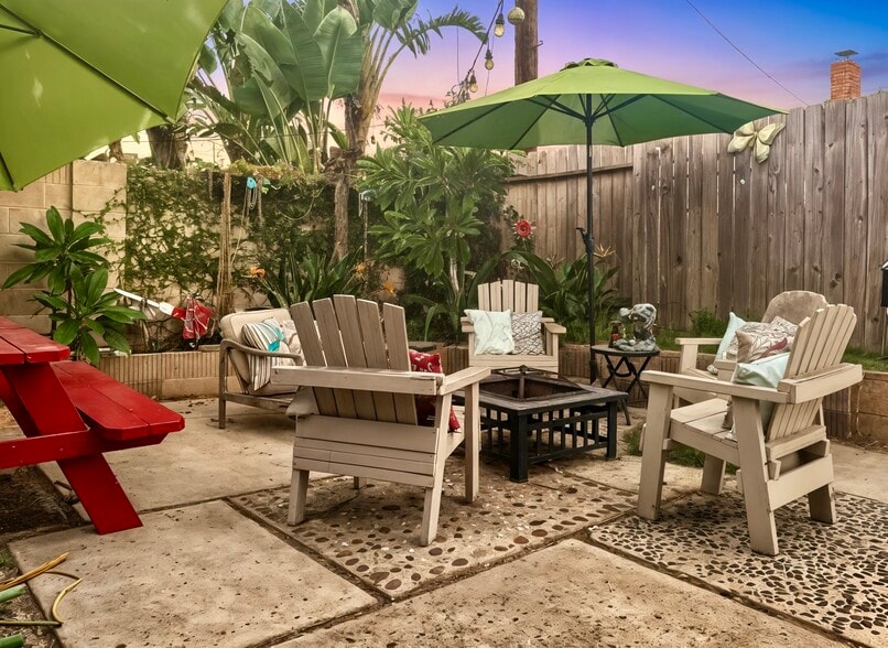 Building Photo - 1545 E 21st St