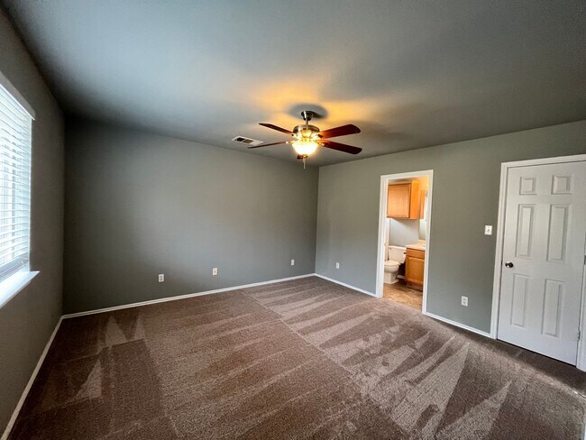 Building Photo - 2825 Deerfern Ln