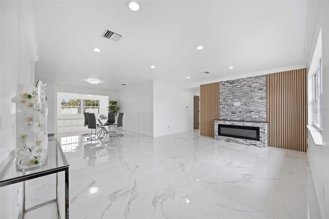 Building Photo - 1817 Oregon Ave NE