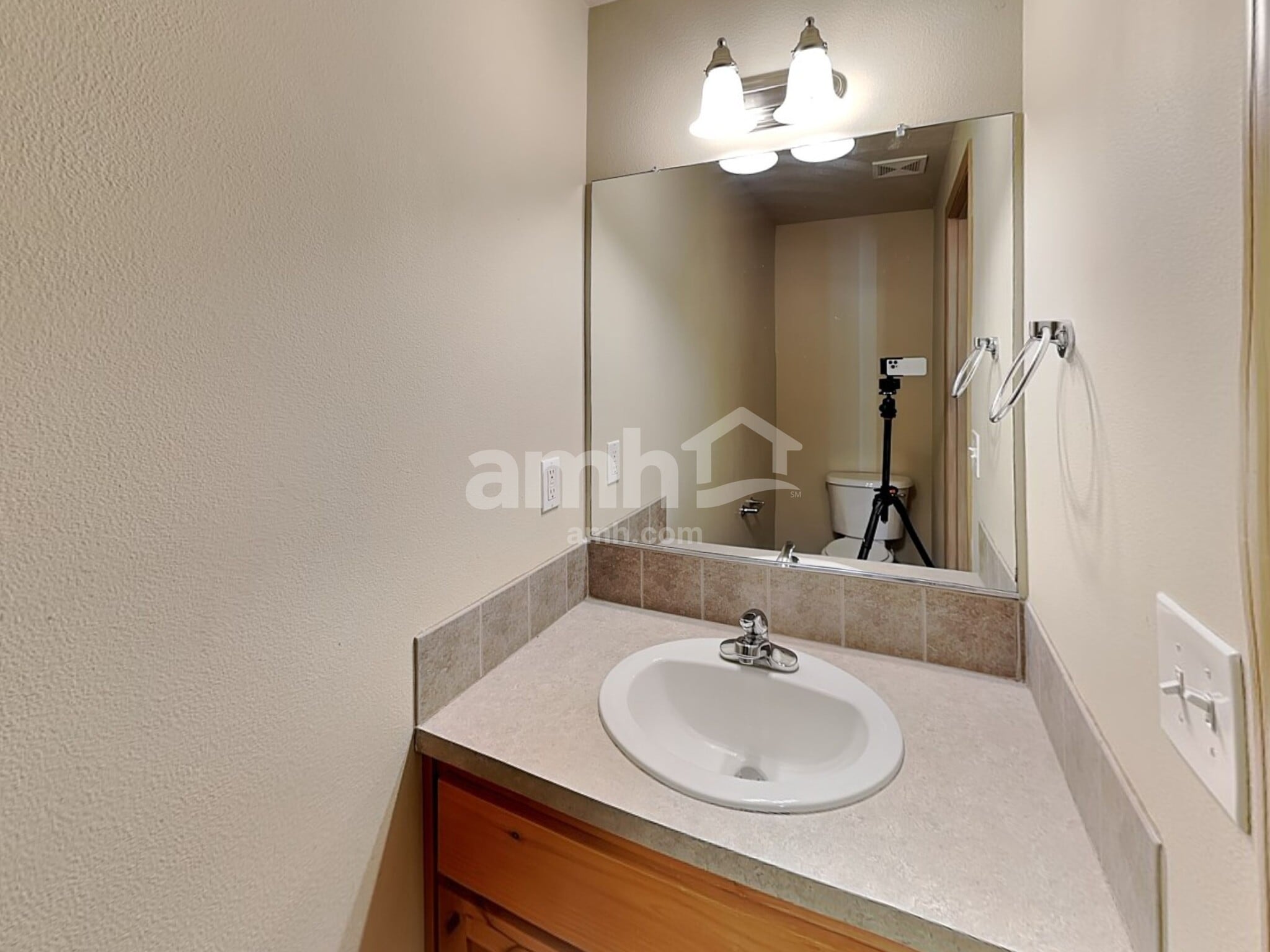 Building Photo - 467 Whitney Dr