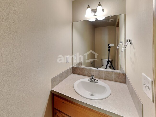 Building Photo - 467 Whitney Dr