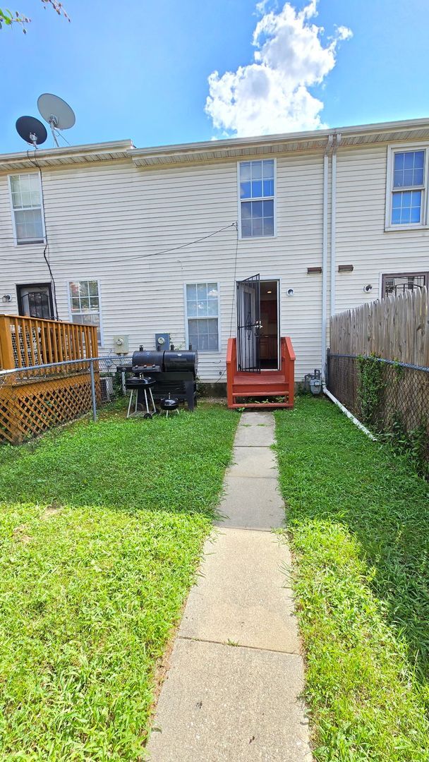 Building Photo - Spacious 2-Bedroom Townhome – Newly Renovated & Move-In Ready! ** VOUCHER HOLDERS ONLY**