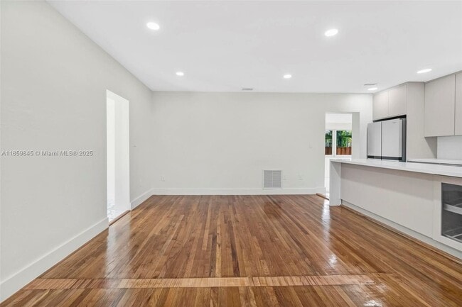 Building Photo - 6437 SW 14th St
