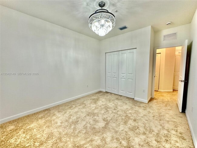 Building Photo - 114 SW 184th Ave