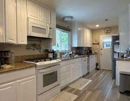 Building Photo - 20800 Clark St