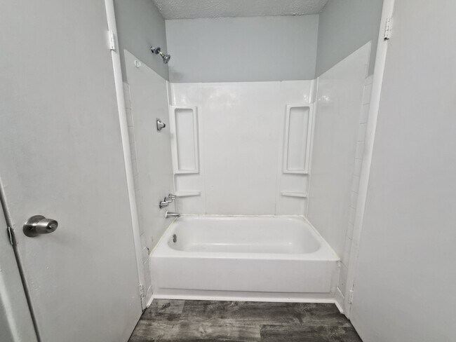 Building Photo - 3525 Luewan Ct