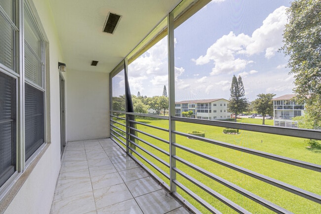 Building Photo - 158 Mansfield D