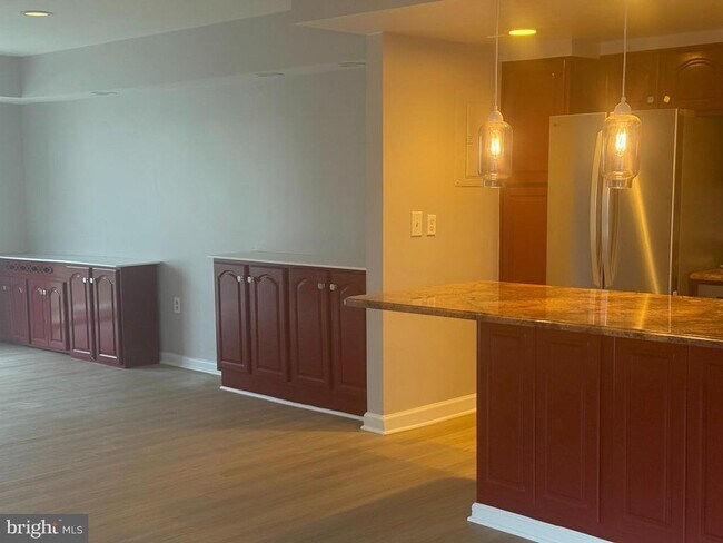 Building Photo - 10320 Westlake Dr