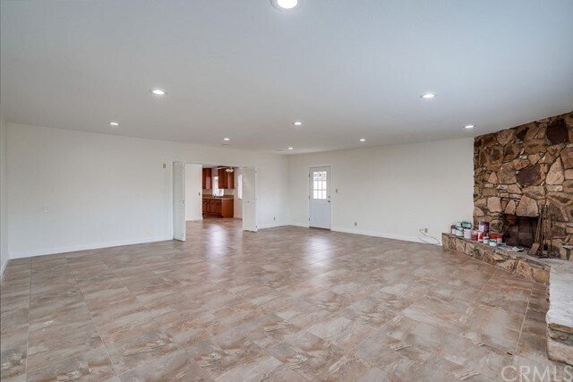 Building Photo - 650 W Florence Ave