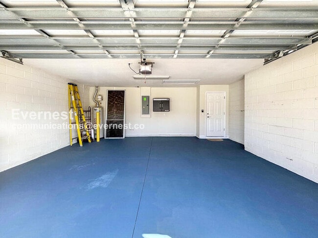 Building Photo - 296 Del Sol Ave