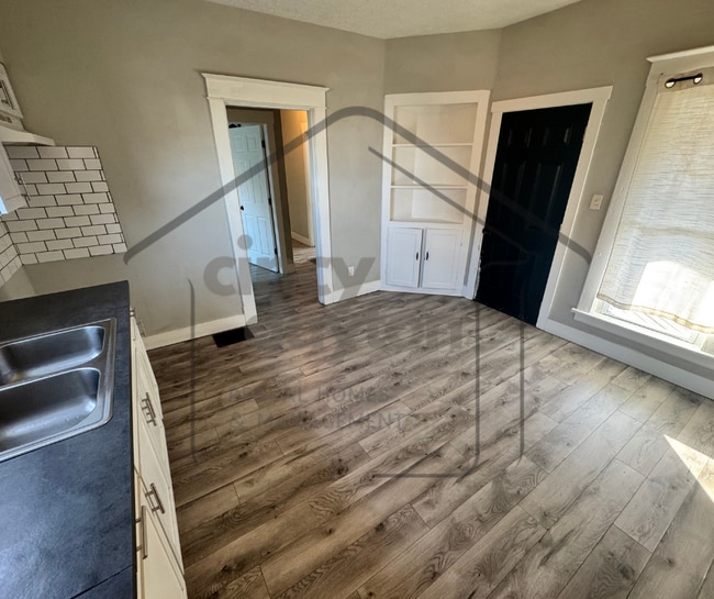 Building Photo - 314 Charles St