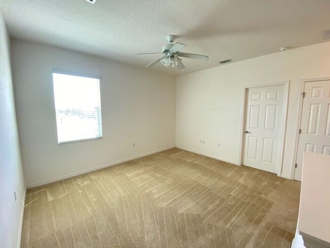 Building Photo - Carlisle Grand-120 Seville Dr Davenport, F...