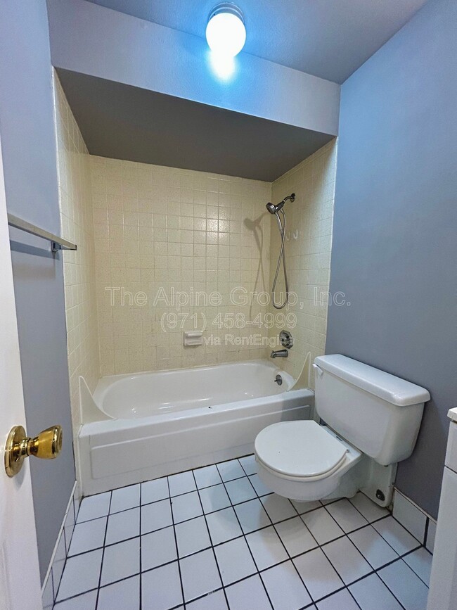 Building Photo - 4905 SW 152nd Ave