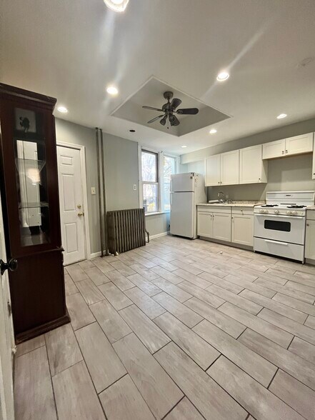 Building Photo - 44 Clerk St