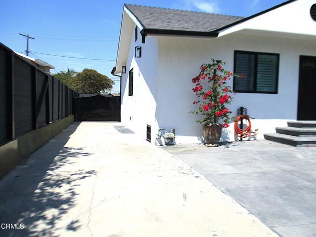 Building Photo - 1121 La Puerta St