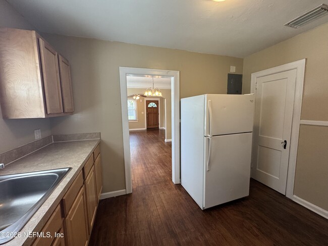 Building Photo - 3609 Dellwood Ave