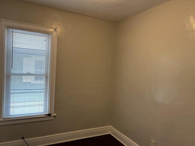 Building Photo - 81 Mariemont Ave