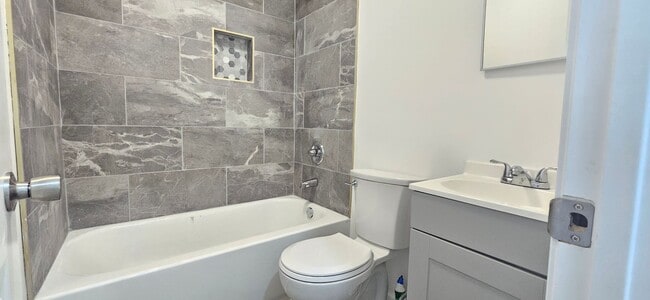 Building Photo - Renovated 2 bedroom 1 bathroom cape in War...