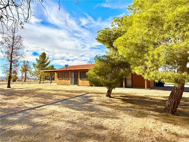 Building Photo - 1081 Pluto St