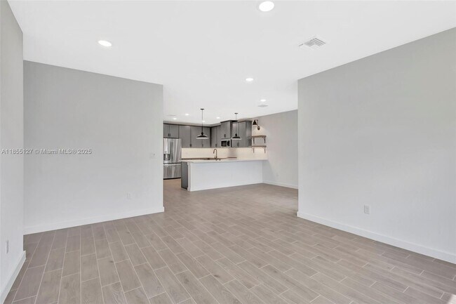 Building Photo - 301 Silver Sands Ln