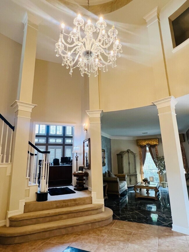 Building Photo - 4114 Fisher Lake Dr