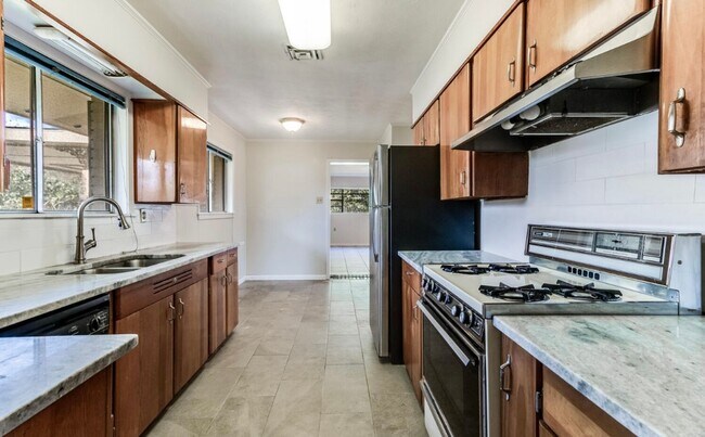 Building Photo - Lafayette Rental 4 bedroom