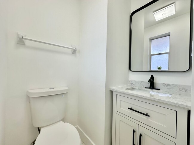 Building Photo - 8051 S Colony Cir