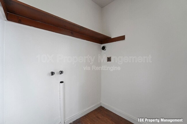 Building Photo - 1579 Briarwood Ave