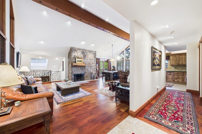 Building Photo - 593 Meadowood Dr
