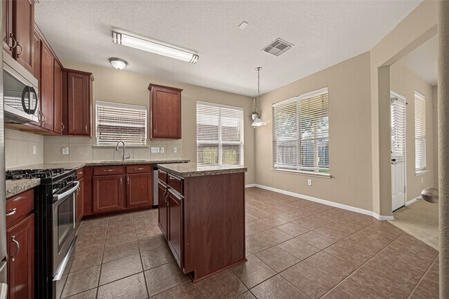 Building Photo - 26339 Richwood Oaks Dr