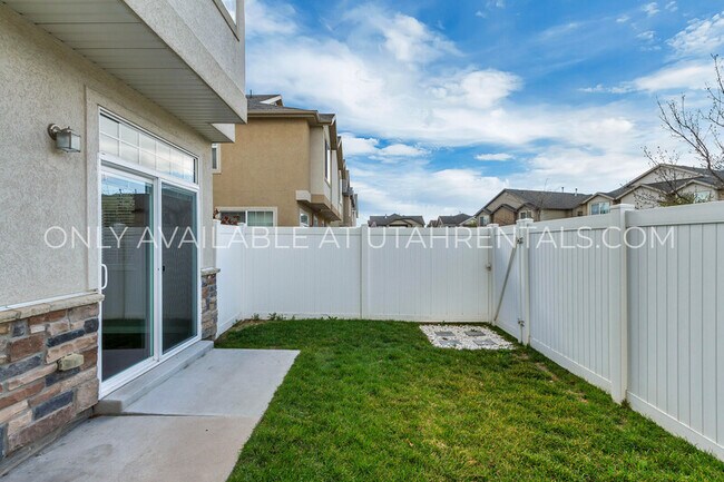 Building Photo - 928 Chelsea Ln