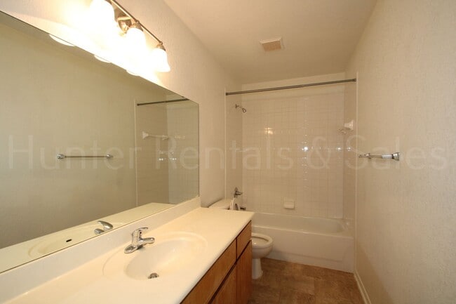 Building Photo - New Fence!